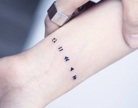 wrist-tattoos-18