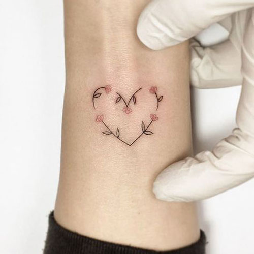Cute Wrist Tattoo Ideas For Women