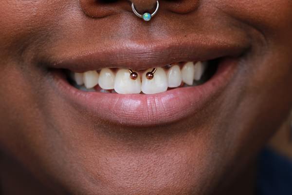 4smiley-piercing-110416