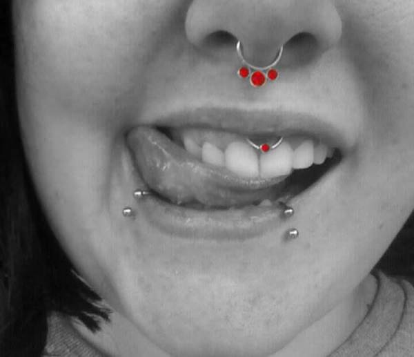 11smiley-piercing-081115