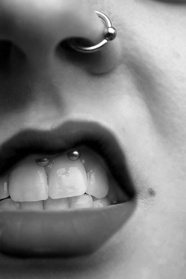 33smiley-piercing-110416